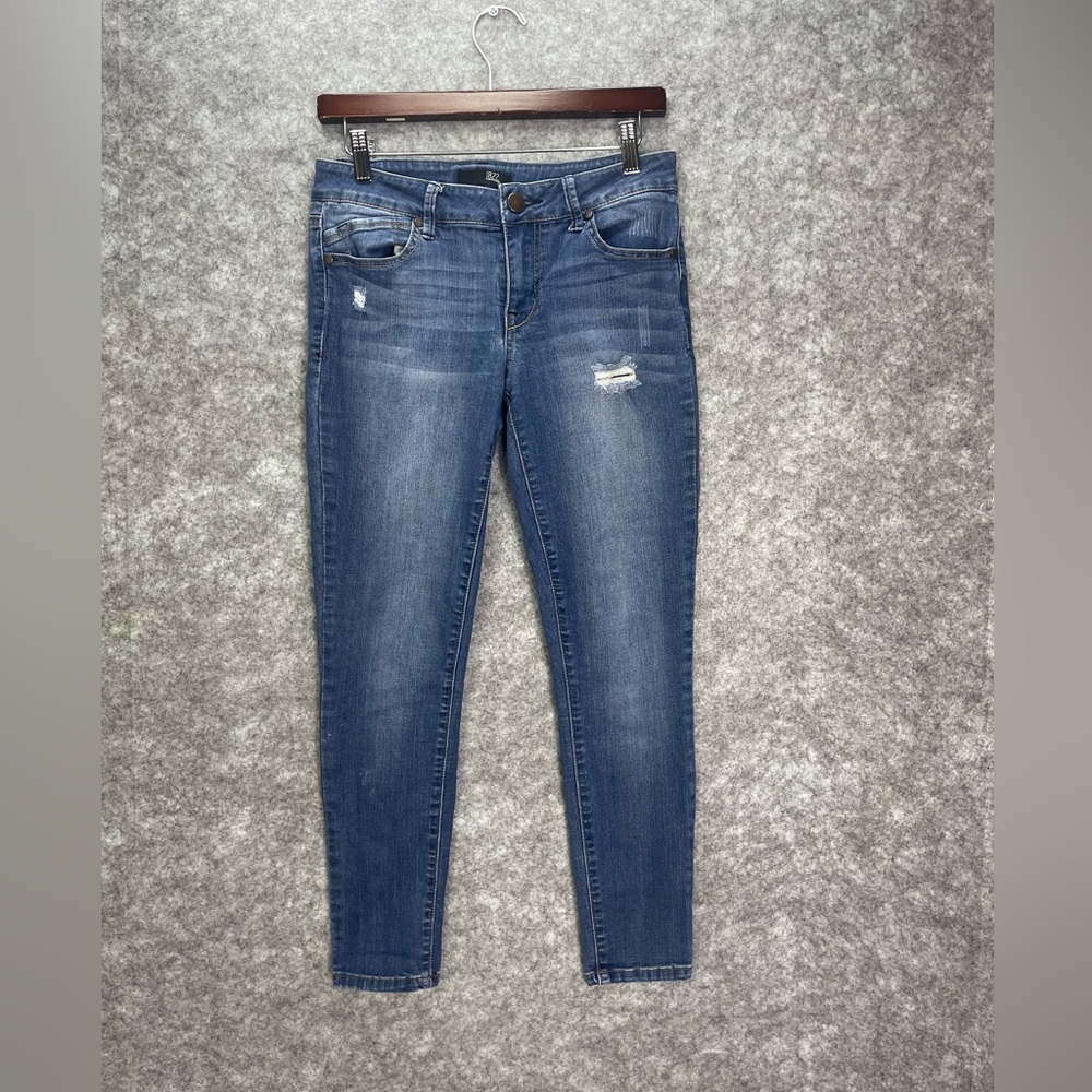 1822 Berlin Women's Skinny 2.0 Jeans Size 28 Distressed Dark Wash Stretch
